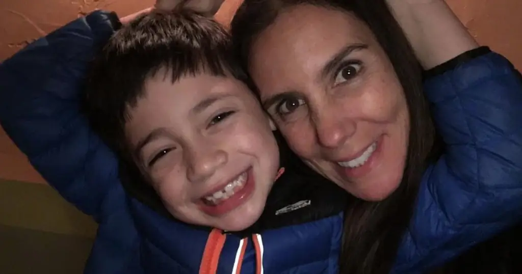 Трогательный пост мамы объясняет важность поощрения мальчиков к выражению эмоций