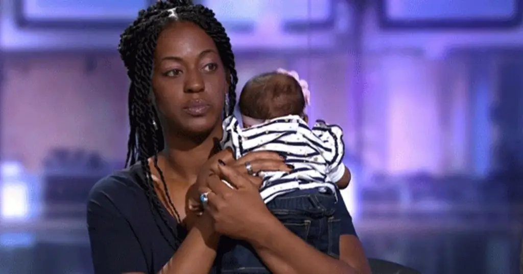 Комедиантка Ава Видаль демонстрирует многозадачность мумии в новостях Channel 4