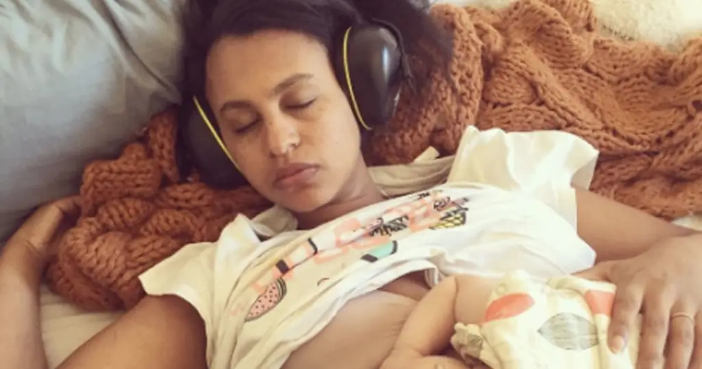 У молодой мамы диагностировали мастит благодаря предупреждениям фанатов в социальных сетях