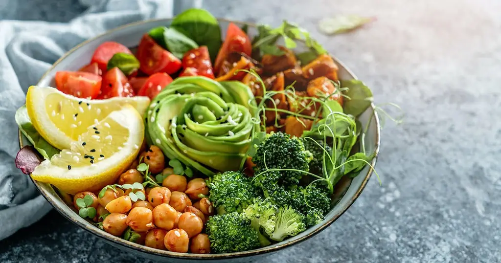 Вегетарианская и веганская диета во время беременности: безопасно ли это?