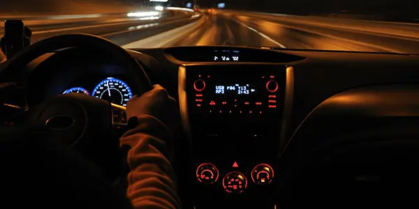 Сонное вождение: спит за рулем