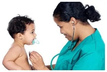 Photo: Doctor examining a child Photo: Doctor examining a child