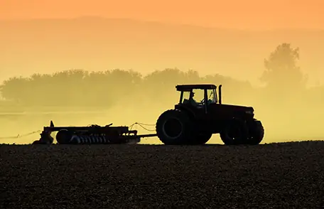 Трактор силуэт