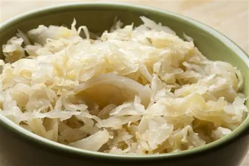 Чаша квашеной капусты.