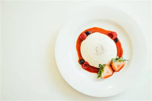 Высокий угол обзора еды в тарелке