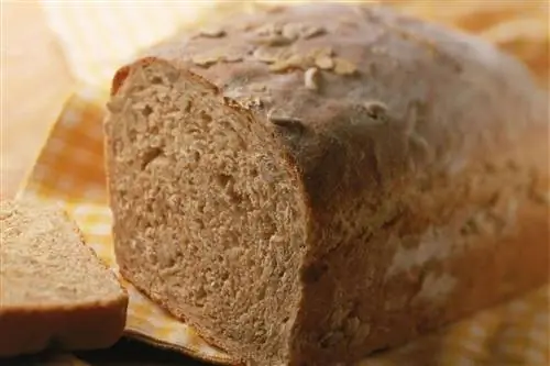 Буханка цельнозернового хлеба