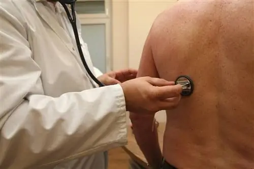 Доктор с пациентом