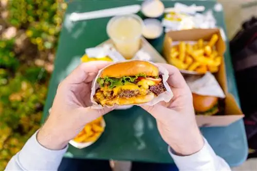 12 продуктов, которых следует избегать при артрите