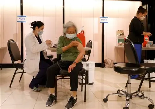 Врачи говорят, что запуск Pfizer Booster встречен с энтузиазмом