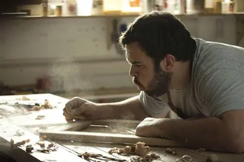 Плотник за работой