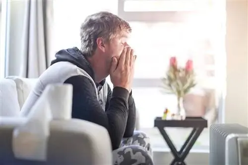 больной человек дома