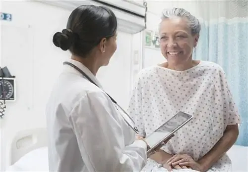 врач с пациенткой