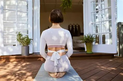 Польза йоги для больных коленей