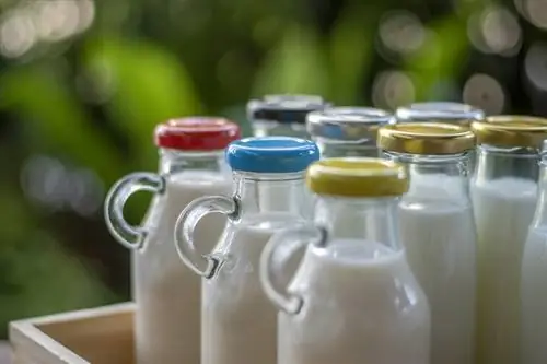 молочные бутылки