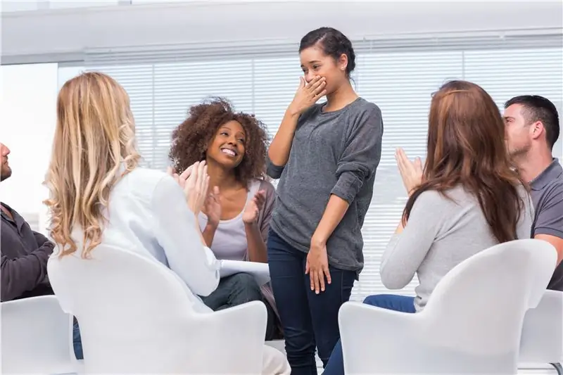 Talk Therapy эффективно заменяет антипсихотические препараты в качестве лечения шизофрении, поскольку половина пациентов отказывается от лекарств