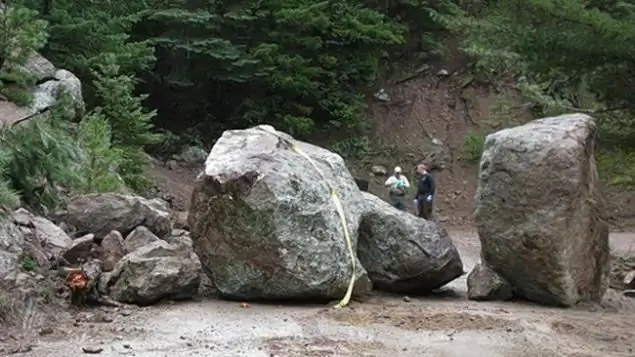 Человек из Аризоны, раздавленный 30-тонным валуном, выжил; Плюс 3 удивительных истории о выживании после сокрушения