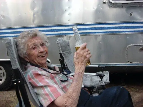 102-летняя женщина прыгает на свой день рождения: уроженка Айдахо Дороти Кастер ныряет с моста Перрин [ВИДЕО]