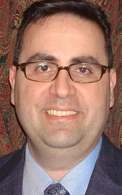 Как выбрать правильного стоматолога для установки имплантатов