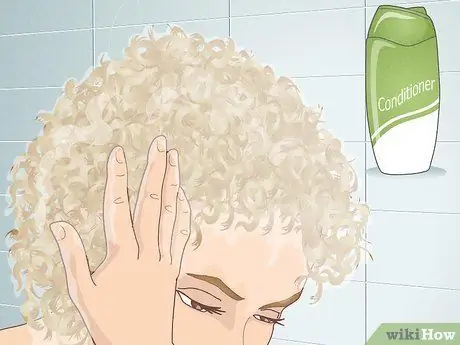 Ремонт поврежденных волос после завивки Шаг 3