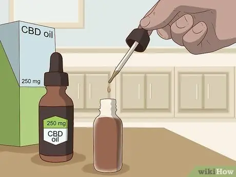 Нанесите масло CBD на ноги Step 3