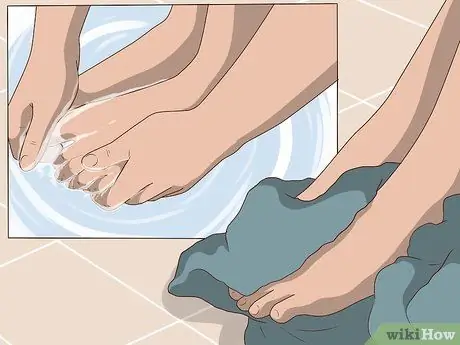 Масло CBD Oil on Feet Step 7