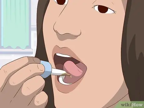 Нанесите масло CBD на ноги Step 9