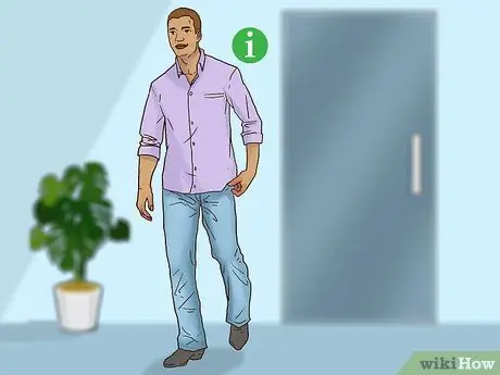 Наденьте джинсы Bootcut, шаг 10