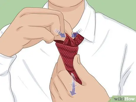 Завяжите ямочку на щеках. Шаг 6