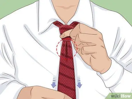 Завяжите ямочку на щеках. Шаг 7