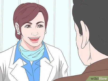 Используйте активированный уголь для отбеливания зубов Шаг 14