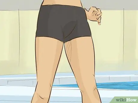 Используйте тампон во время плавания Шаг 2