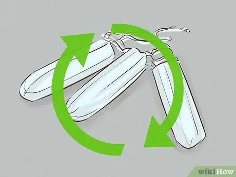 Используйте тампон во время плавания Шаг 7