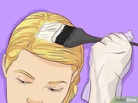 Покрасьте волосы в идеальный оттенок блонда Шаг 15
