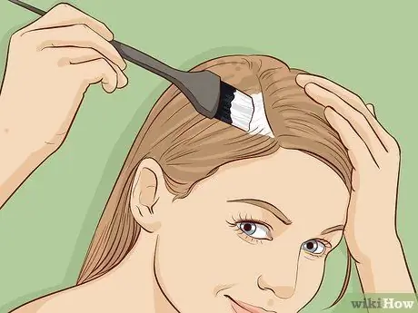 Покрасьте волосы в идеальный оттенок блонда Шаг 9