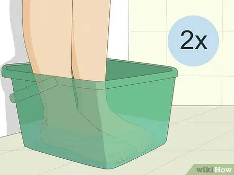 Вылечить грибок ногтей на ногах уксусом Шаг 5