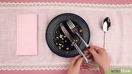 Ешьте небольшими порциями во время еды Шаг 7