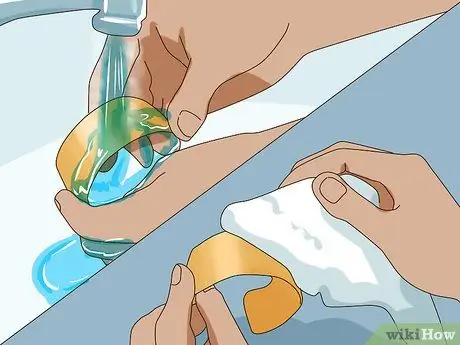 Очистить латунные украшения Шаг 9