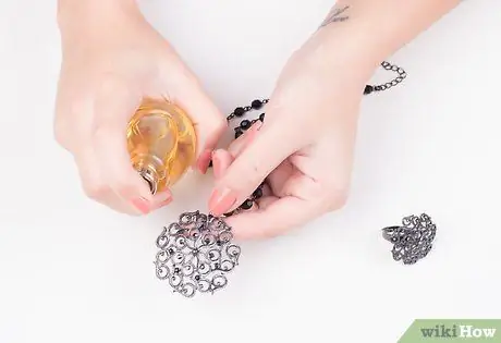 Чистка поддельных украшений, шаг 12