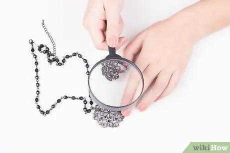 Чистка поддельных украшений, шаг 2