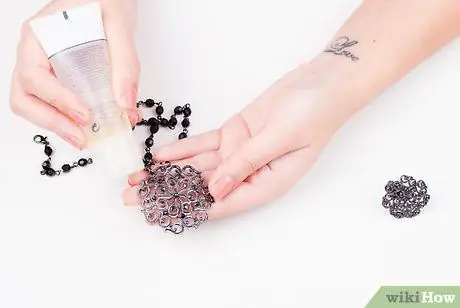 Чистка поддельных украшений, шаг 7