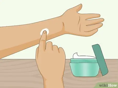 Используйте эфирные масла, чтобы предотвратить зуд кожи головы Шаг 8