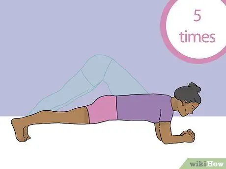 Выполните позу вороны, шаг 3