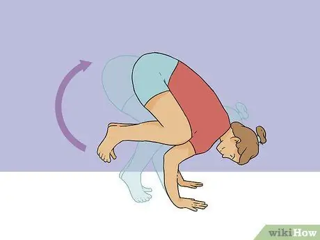 Выполните позу вороны, шаг 8