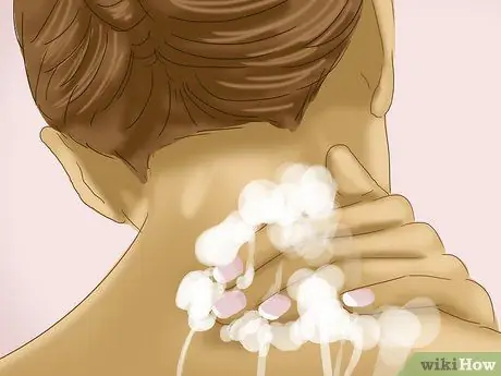 Используйте кинезиотейпы для снятия боли в шее Шаг 4