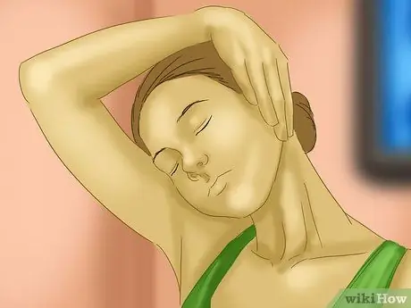 Используйте кинезиотейпы для снятия боли в шее Шаг 5