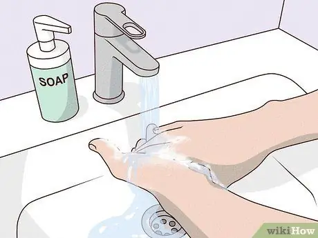 Лечить царапины на лице Шаг 1