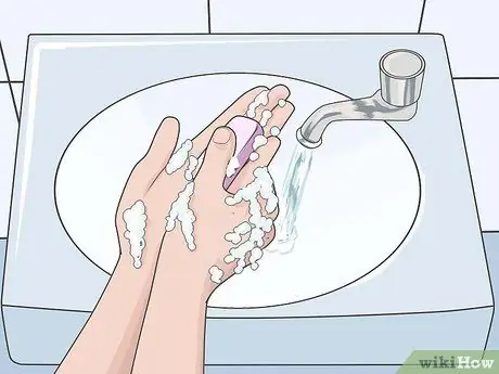 Проверка раны на наличие инфекции Шаг 1