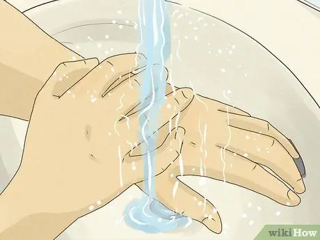 Избегайте отека подмышек Шаг 1