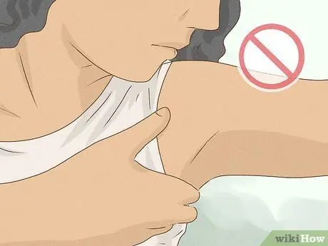 Избегайте отека подмышек Шаг 10