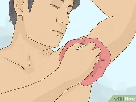 Избегайте отека подмышек Шаг 8